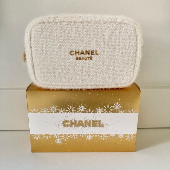Chanel Beauty 2024 Holiday Cosmetic Pouch - Picture 9 of 9